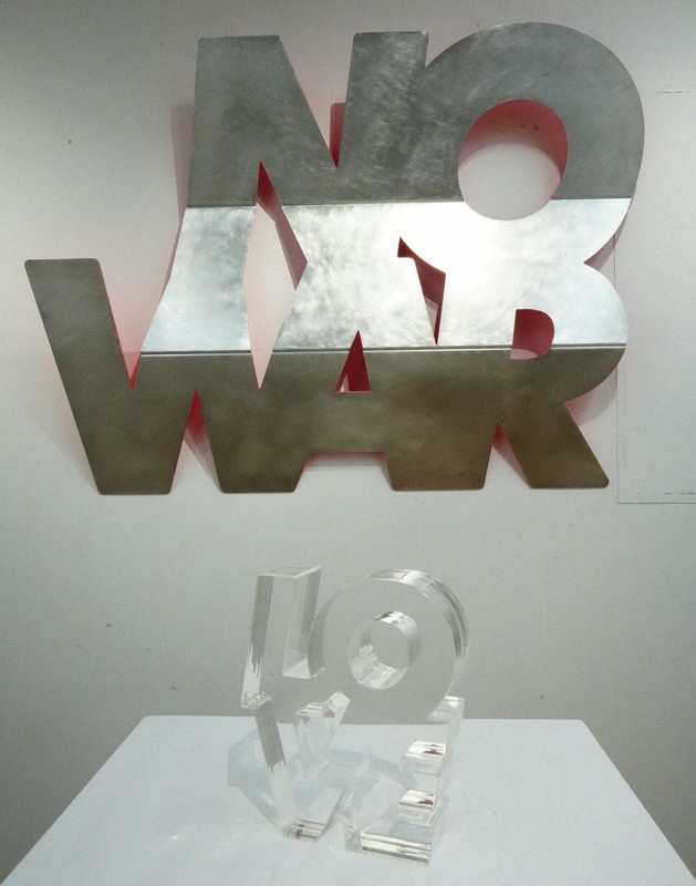 “NO WAR” placard（Mirror） 北山雅和 コーネリアスなど手がけたデザイナー・北山雅和さんが大阪で個展