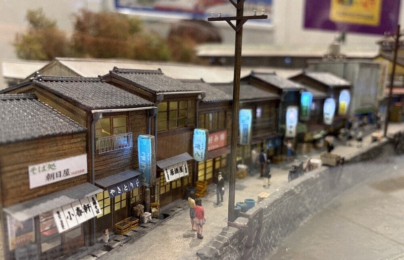 昭和の折尾駅”ジオラマで再現 中間の磯野泰之さん 10年越しの力作 駅弁