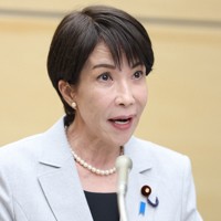 参院本会議で2026年度当初予算が成立し、記者団の取材に応じる高市早苗首相＝首相官邸で2026年4月7日午後6時59分、後藤由耶撮影