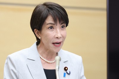 参院本会議で2026年度当初予算が成立し、記者団の取材に応じる高市早苗首相＝首相官邸で2026年4月7日午後6時59分、後藤由耶撮影
