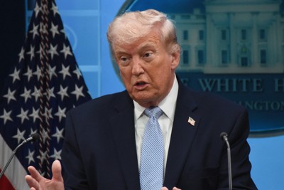 記者会見するトランプ米大統領＝ワシントンのホワイトハウスで2026年4月6日、松井聡撮影