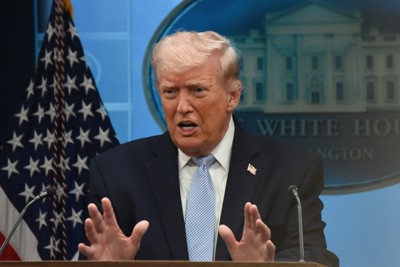 記者会見するトランプ米大統領＝ワシントンのホワイトハウスで2026年4月6日、松井聡撮影