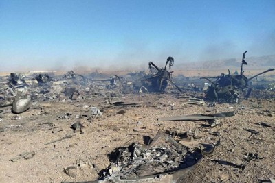 イラン中部イスファハンで破壊された米軍機のものとみられる残骸＝2026年4月5日にソーシャルメディアで公開された画像、ロイター