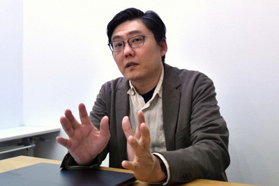 臨床心理士でNeurodiversity　at　Work代表取締役の村中直人さん＝大阪市北区で2025年10月、寺町六花撮影