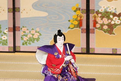 歌舞伎座「本朝廿四孝　十種香」。中村萬壽の花作り簔作実は武田勝頼＝歌舞伎座提供