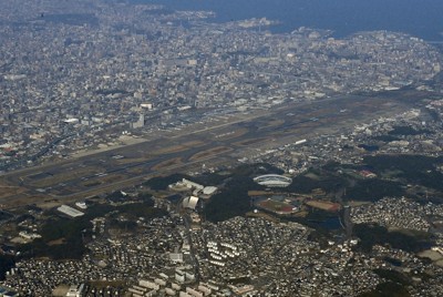 第2滑走路の供用が始まった福岡空港。海外の直行便は9月に16都市に増える＝福岡市博多区で2025年3月20日、本社ヘリから上入来尚撮影