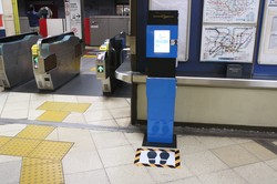 東京メトロ丸ノ内線淡路町駅の「遠隔案内端末」＝記事中の写真はすべて筆者撮影