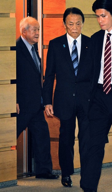 高市首相、麻生氏と会食 就任後2度目、意思疎通の希薄さ懸念も | 毎日新聞