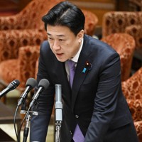 衆院内閣委員会の国家情報会議設置法案に関する質疑で中道改革連合・長妻昭氏の質問に答弁する木原稔官房長官＝国会内で2026年4月10日午前10時37分、平田明浩撮影