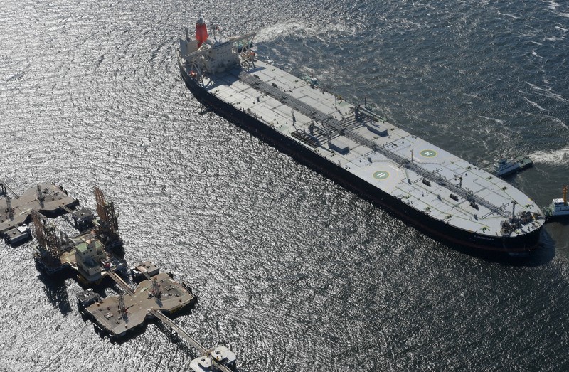 商船三井の原油タンカー「KIRISHIMA」＝東京湾で2026年4月3日午後2時36分、本社ヘリから平川義之撮影