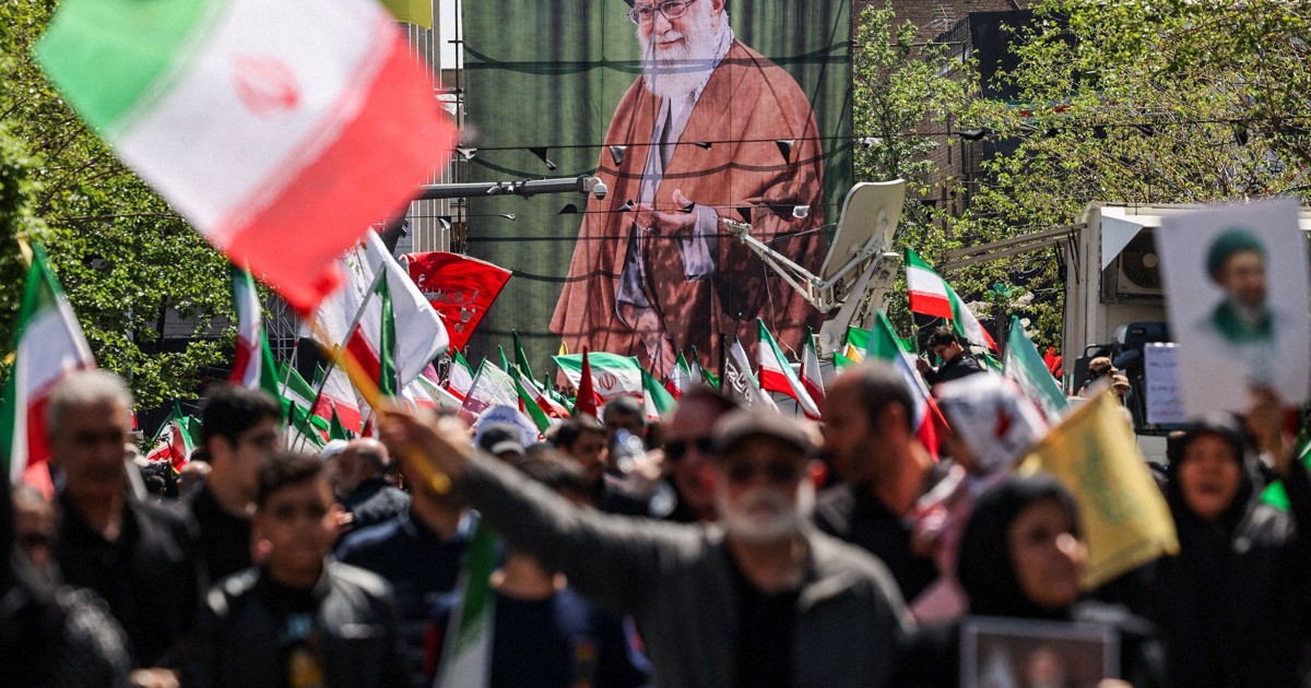 イラン各地でハメネイ師の追悼式典　テヘランでは殺害現場へ行進