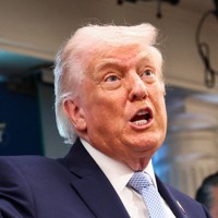 記者会見で話すトランプ米大統領＝米首都ワシントンのホワイトハウスで2026年4月6日、ロイター