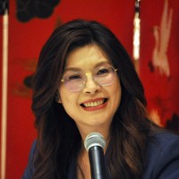 中国共産党の習近平総書記（国家主席）との会談後、記者会見を行う台湾最大野党・国民党の鄭麗文主席＝北京で2026年4月10日、畠山哲郎撮影