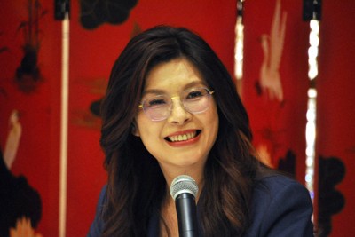 中国共産党の習近平総書記（国家主席）との会談後、記者会見を行う台湾最大野党・国民党の鄭麗文主席＝北京で2026年4月10日、畠山哲郎撮影
