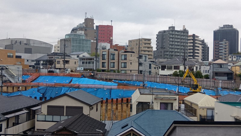 東京・富ケ谷に現れた盛り土　「熱海の事故になる」住民怒り