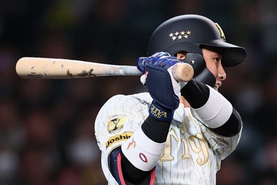 適時内野安打を放つ阪神の木浪聖也選手＝阪神甲子園球場で2026年4月7日、長澤凜太郎撮影