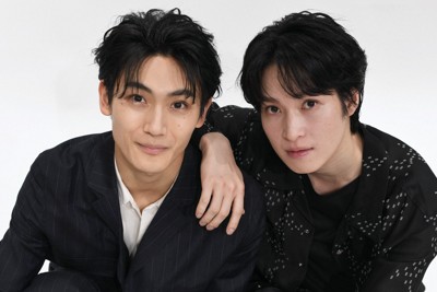 「鬼滅の刃」にダブルキャストで主演する阪本奨悟さんと髙橋颯さん（左）＝東京都目黒区で2026年3月10日、宮本明登撮影