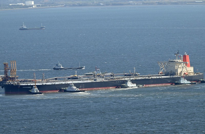 商船三井の原油タンカー「KIRISHIMA」＝東京湾で2026年4月3日午後2時33分、本社ヘリから平川義之撮影
