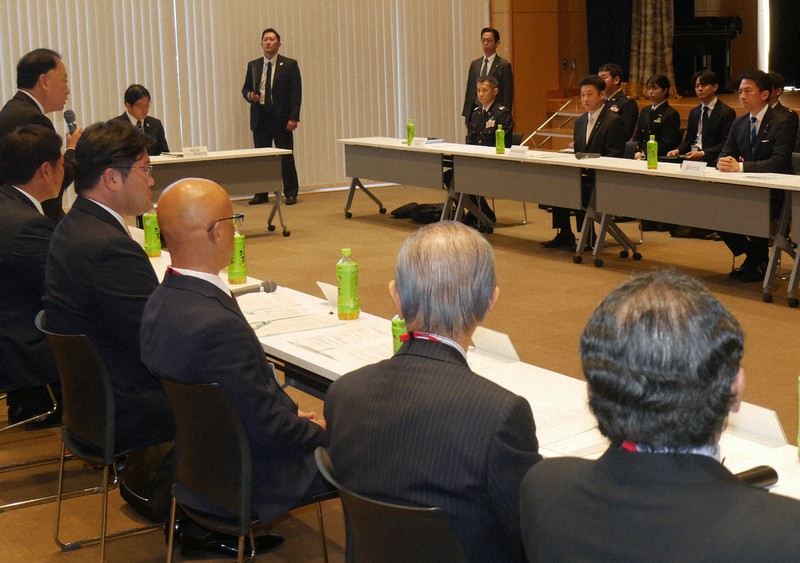 米軍のロケット砲射撃訓練　小泉防衛相、地元に理解求める　静岡