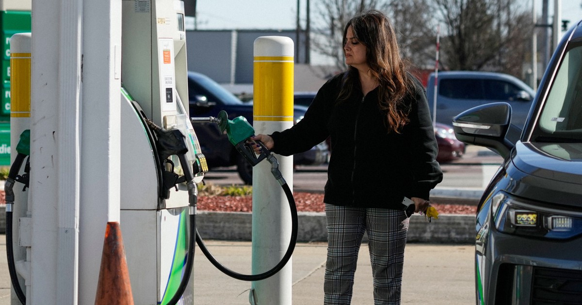 米消費者心理が急速に悪化、過去最低水準　原油高騰で生活に打撃