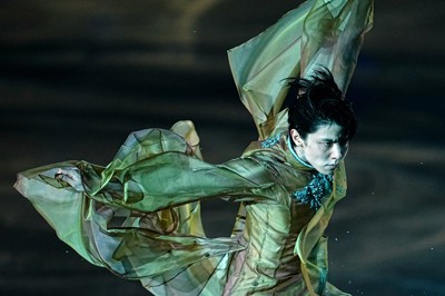 羽生結弦さん、地元・宮城で単独公演「REALIVE」