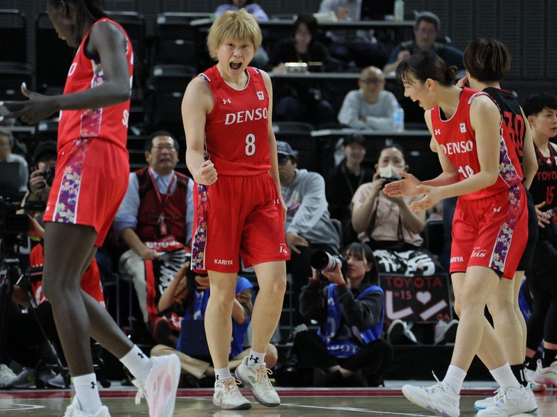 デンソーが初優勝に王手 バスケWリーグ・プレーオフ決勝第3戦 [写真