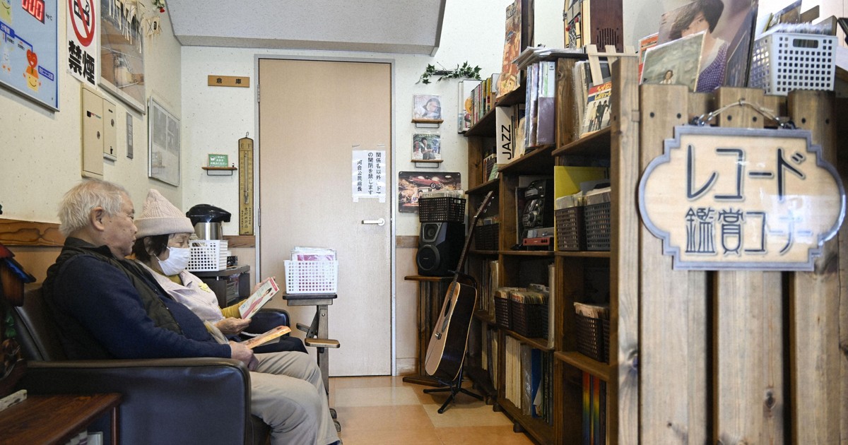 Vinyl records carry Japanese seniors back to soundtrack of their youth