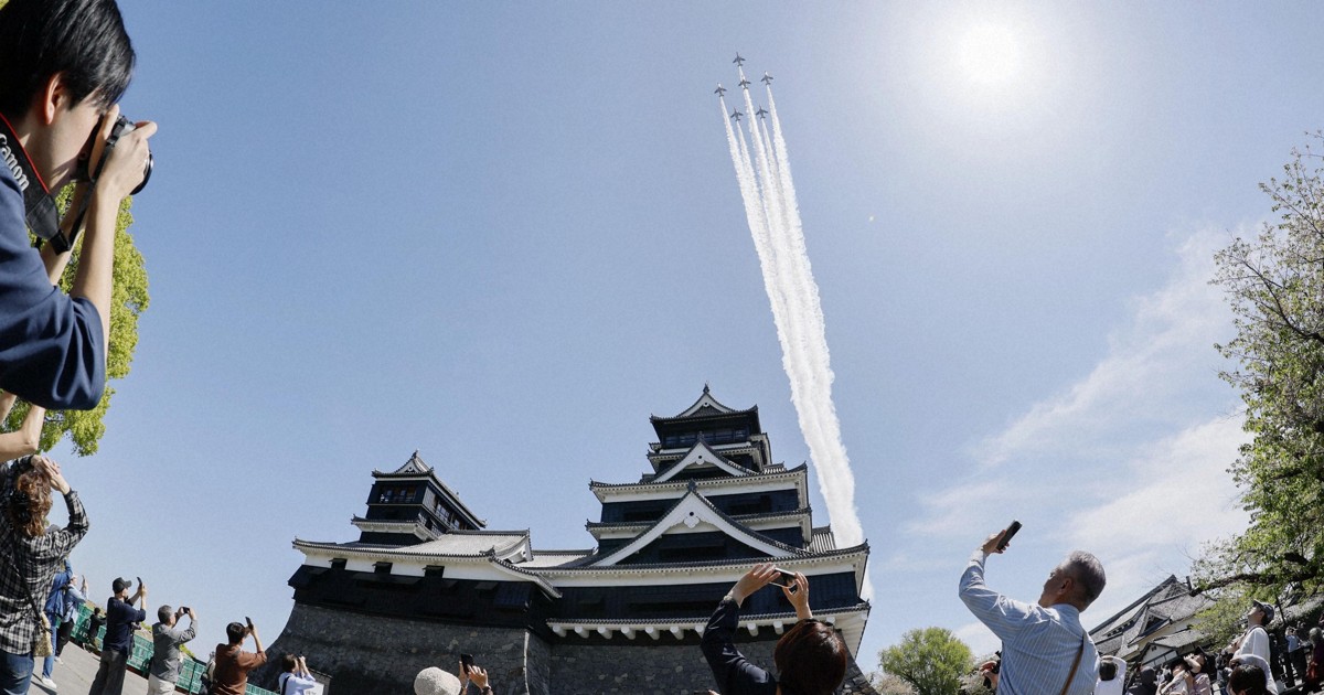 Kumamoto Castle hosts panel exhibition marking 10 years since quakes