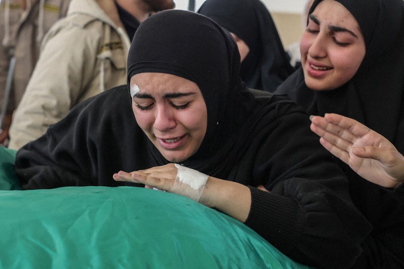 レバノンの死者2000人を超える イスラエルとヒズボラの交戦 | 毎日新聞