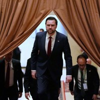 イランとの交渉のためにパキスタンに到着したバンス米副大統領＝イスラマバードで2026年4月11日、ロイター
