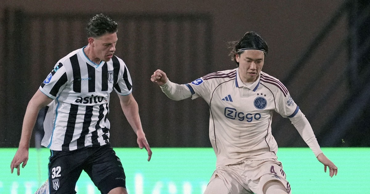 アヤックス板倉が復帰　冨安は一発退場　サッカーオランダ1部