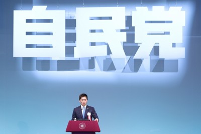自民党大会であいさつする日本維新の会の吉村洋文代表＝東京都港区で2026年4月12日午前10時21分、中川祐一撮影