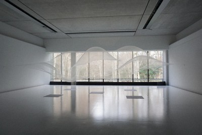 会場より大巻伸嗣さん「Liminal　Air　Space−Time」（2025年）＝清水有香撮影