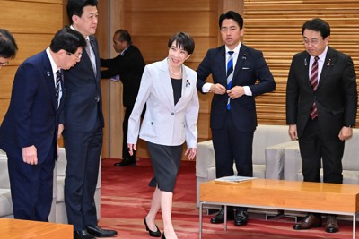 閣議に臨む高市早苗首相（中央）。左から平口洋法相、木原稔官房長官、右から赤沢亮正経産相、小泉進次郎防衛相＝首相官邸で2026年4月7日午前8時19分、平田明浩撮影