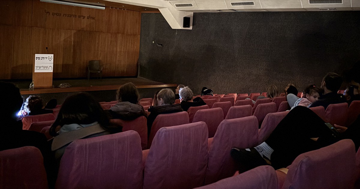 特派員の目:シェルターに逃げる日常　対イラン戦闘の1カ月＝松岡大地