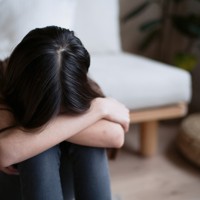施設に入所する障害者が職員から性暴力を受けた場合、「施設から出ないといけなくなる」と思って被害を申告できないケースがある（写真はイメージ）＝ゲッティ