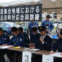 関係者でクマ目撃情報を共有する訓練＝神奈川県秦野市内で2026年4月13日午前11時14分、本橋由紀撮影