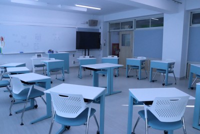 東京都世田谷区に開校した学びの多様化学校、区立北沢学園中学校の教室＝2026年4月8日午後4時31分、岡礼子撮影