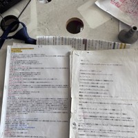 日本語で書かれた詐欺の台本。電話会社のスタッフ役と警察官役のセリフが記載されている＝タイ東北部スリン県近郊のカンボジアとの国境地帯で2026年4月7日、国本愛撮影