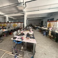 詐欺の実行グループが作業していたとみられるフロア＝タイ東北部スリン県近郊のカンボジアとの国境地帯で2026年4月7日、毎日新聞助手ジェッタナット・ピリヤプラディスグン撮影