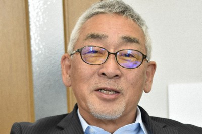 「とやまネクストキャリア・プロジェクト」について語る永森茂球団社長＝富山県高岡市で、浜名晋一撮影