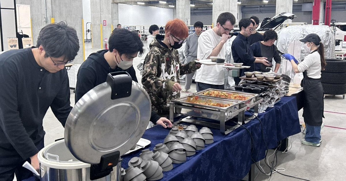 広がる「キッチンレス社食」、都心ランチ1000円時代に新潮流