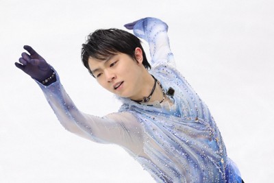 グランプリファイナル男子SPで「オトナル（秋によせて）」を演技する羽生結弦＝イタリア・トリノのパラベラ競技場で2019年12月5日、貝塚太一撮影