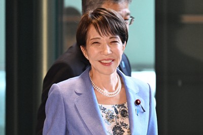 首相官邸に入る高市早苗首相＝2026年4月13日午前11時56分、平田明浩撮影