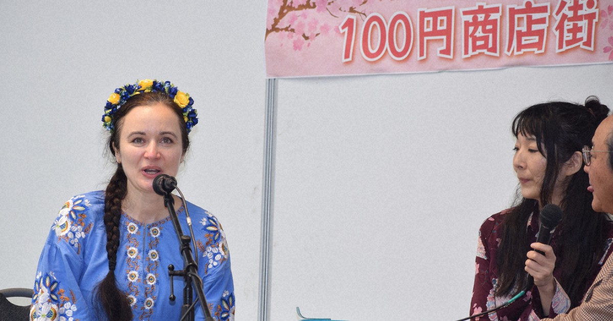 願うは平和　商店街イベントでウクライナ避難民が歌披露　北九州