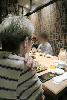 Fathers gather for an "Oyaji-no-Kai" at an izakaya pub in Ebina, Kanagawa Prefecture, in September 2025. (A portion of this photo has been obscured to protect privacy)(Kyodo) 