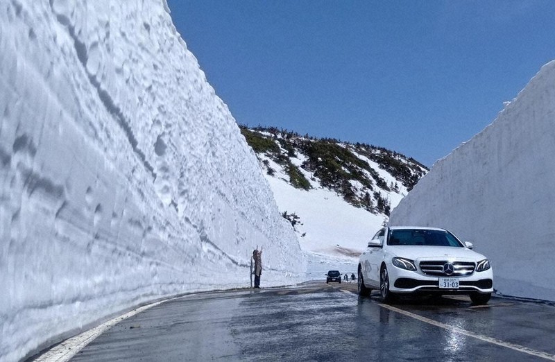 5メートル超「雪の回廊」 八幡平アスピーテライン開通 ／岩手 | 毎日新聞