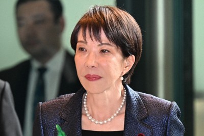 首相官邸に入る高市早苗首相＝2026年4月15日午前10時50分、平田明浩撮影