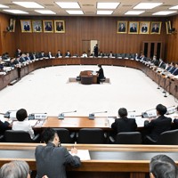 憲法に関する基本法制に関して、これまでの議論を踏まえた討議が行われた衆院憲法審査会＝国会内で2026年4月16日午前10時2分、平田明浩撮影
