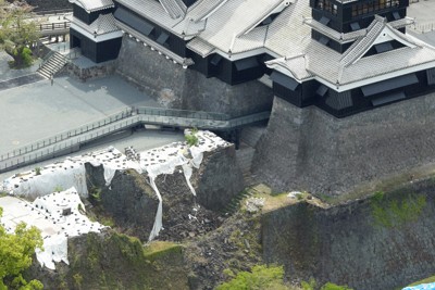 復旧工事が進む熊本城＝熊本市中央区で2021年4月1日午後1時36分、本社ヘリから上入来尚撮影影